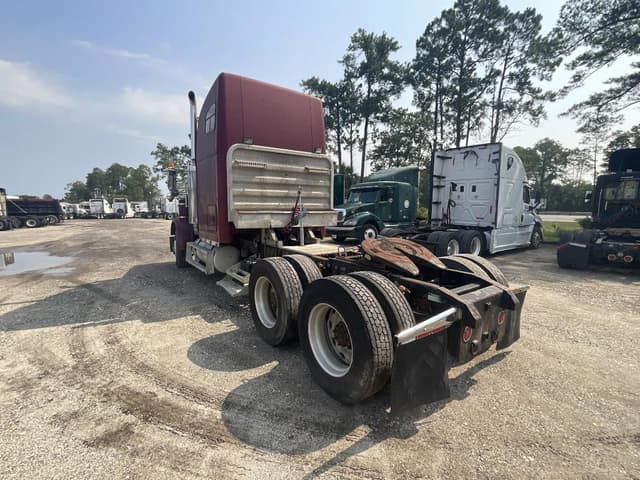 Image of Freightliner FLD120 equipment image 2