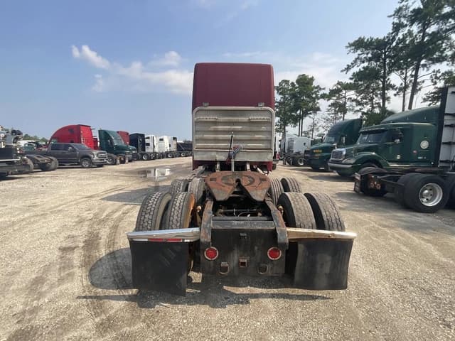 Image of Freightliner FLD120 equipment image 3