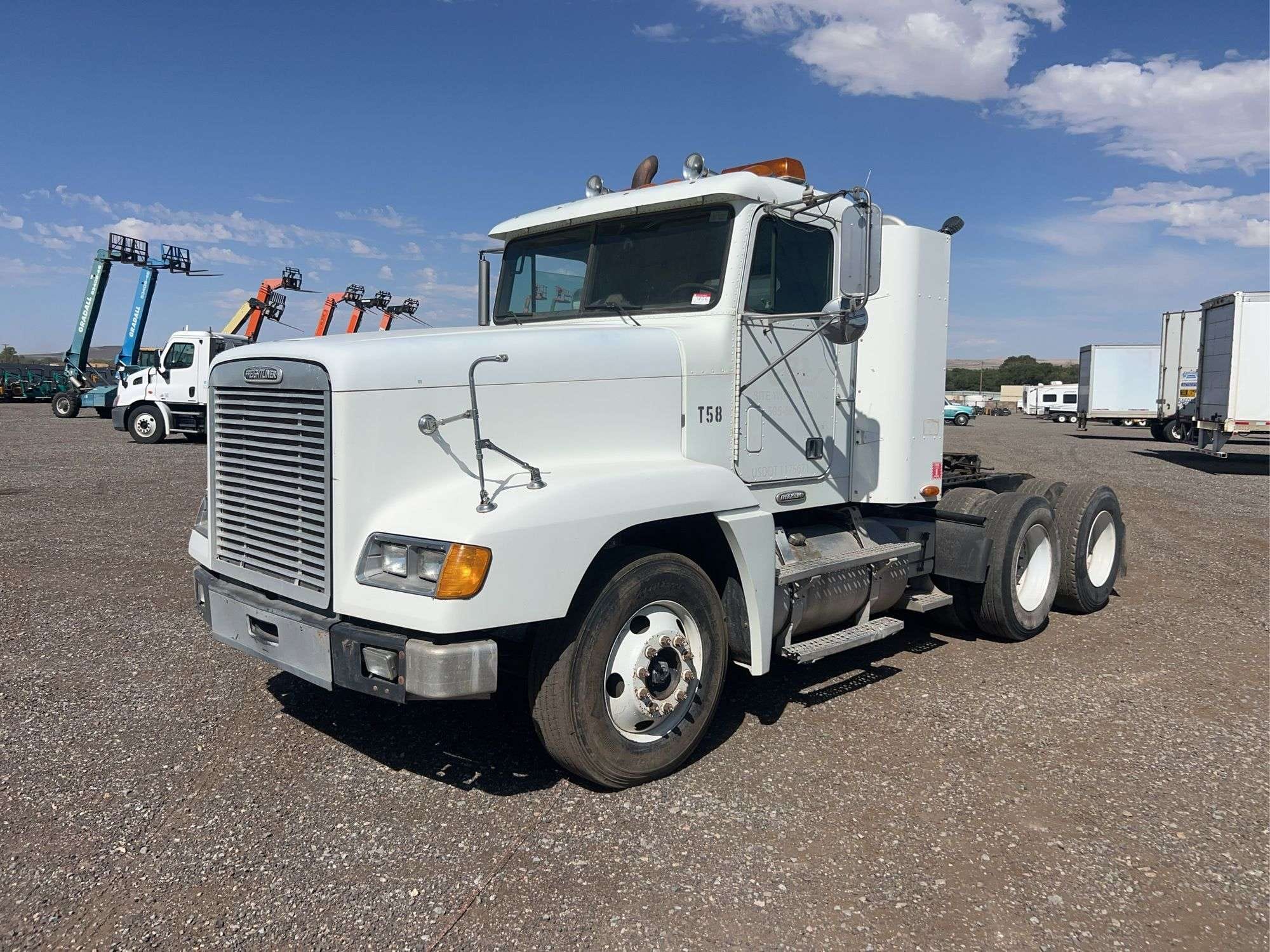 1999 Freightliner FLD120 Equipment Image0