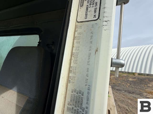 Image of Freightliner FLD120 equipment image 4