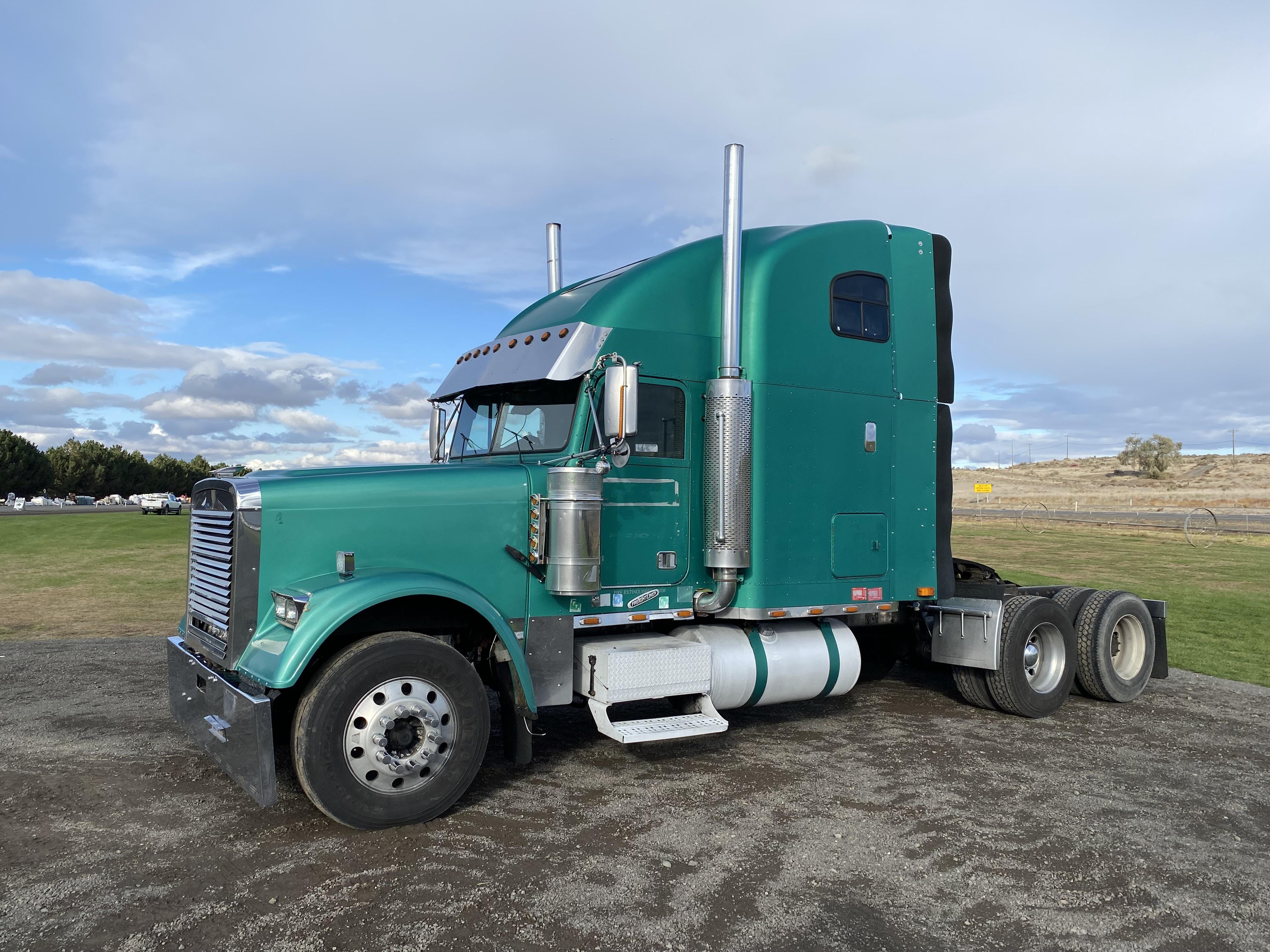Main image Freightliner FLD120