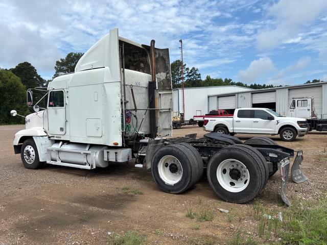 Image of Freightliner FLD120 equipment image 3