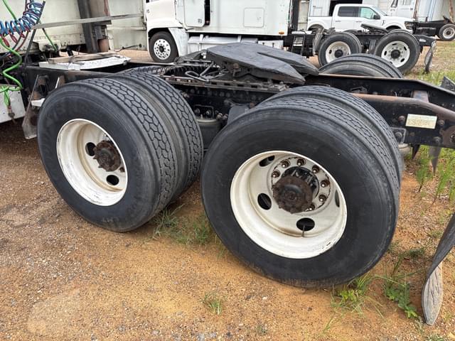 Image of Freightliner FLD120 equipment image 4