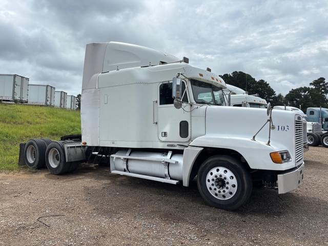 Image of Freightliner FLD120 equipment image 1