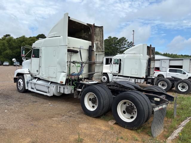 Image of Freightliner FLD120 equipment image 3