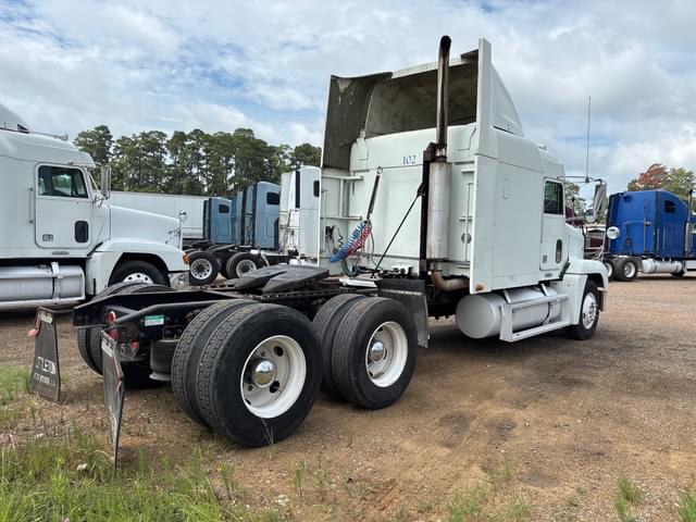 Image of Freightliner FLD120 equipment image 2