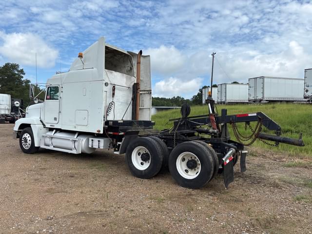 Image of Freightliner FLD120 equipment image 3