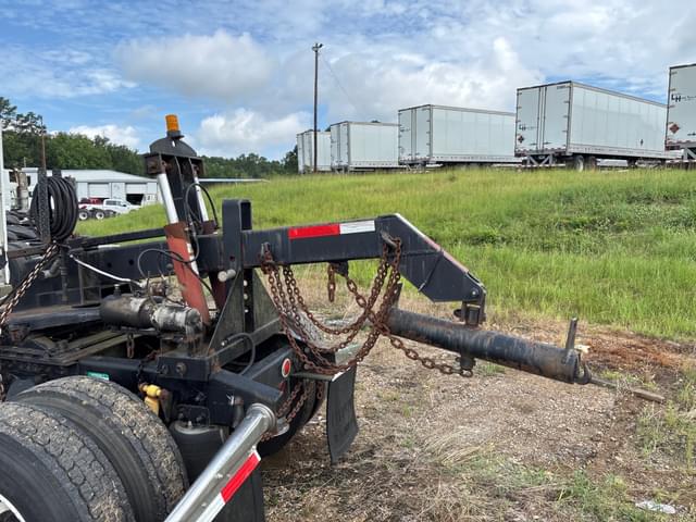 Image of Freightliner FLD120 equipment image 4