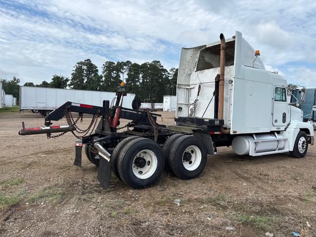 Image of Freightliner FLD120 equipment image 2