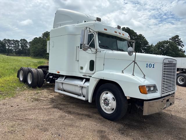 Image of Freightliner FLD120 equipment image 1