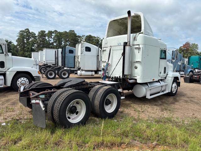 Image of Freightliner FLD120 equipment image 2