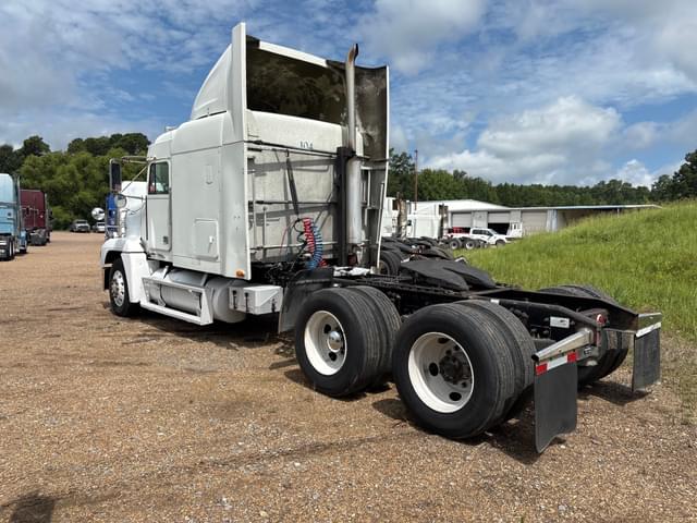 Image of Freightliner FLD120 equipment image 3