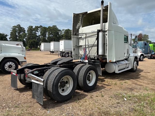 Image of Freightliner FLD120 equipment image 2