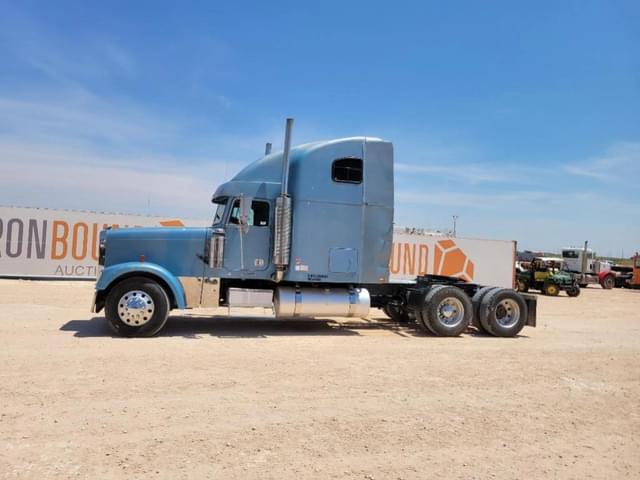 Image of Freightliner FLD120 equipment image 1