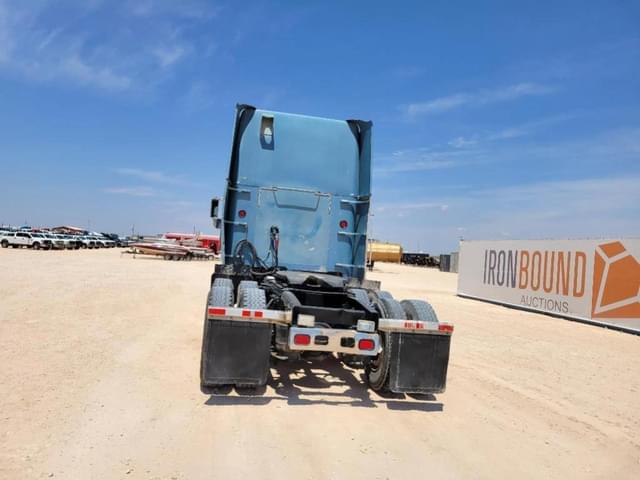 Image of Freightliner FLD120 equipment image 3