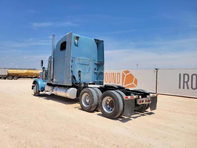 Image of Freightliner FLD120 equipment image 2