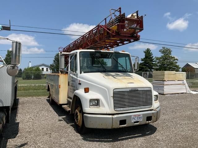 Image of Freightliner FL60 equipment image 4