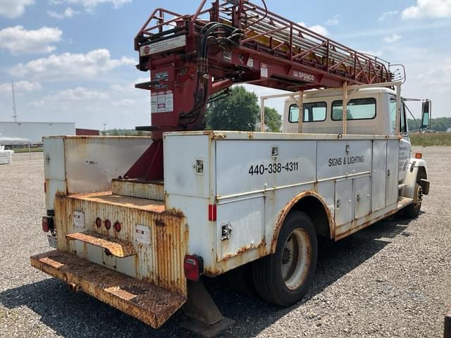 Image of Freightliner FL60 equipment image 3