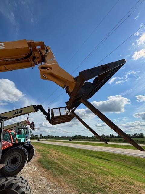 1999 Gehl 553 Equipment Image0