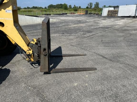 Image of Gehl 553 equipment image 4