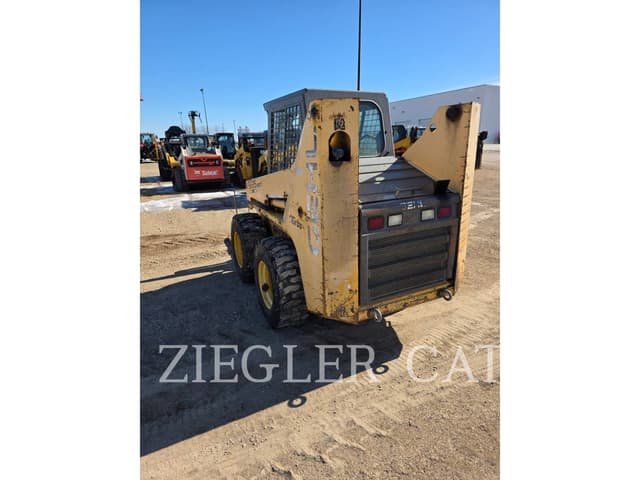 Image of Gehl 5635 equipment image 2