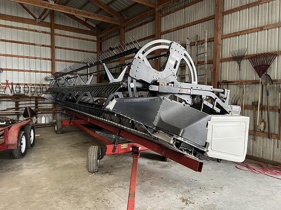 Image of Gleaner 800 equipment image 1