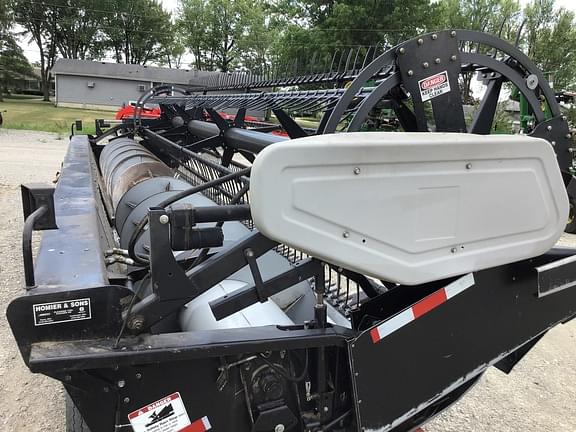 Image of Gleaner 800 equipment image 2