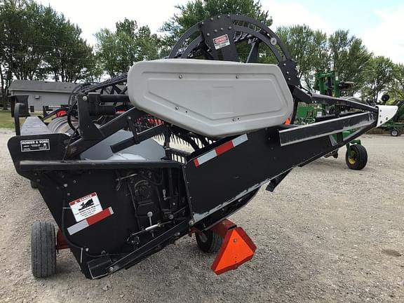 Image of Gleaner 800 equipment image 3