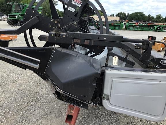 Image of Gleaner 800 equipment image 1