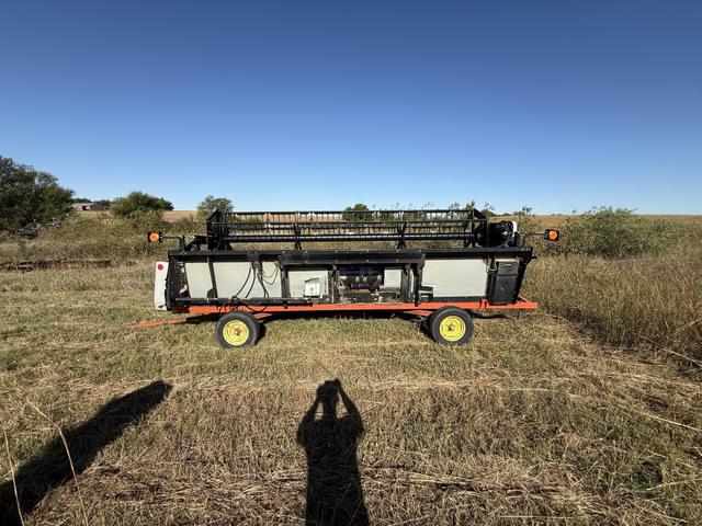 Image of Gleaner 800 equipment image 3