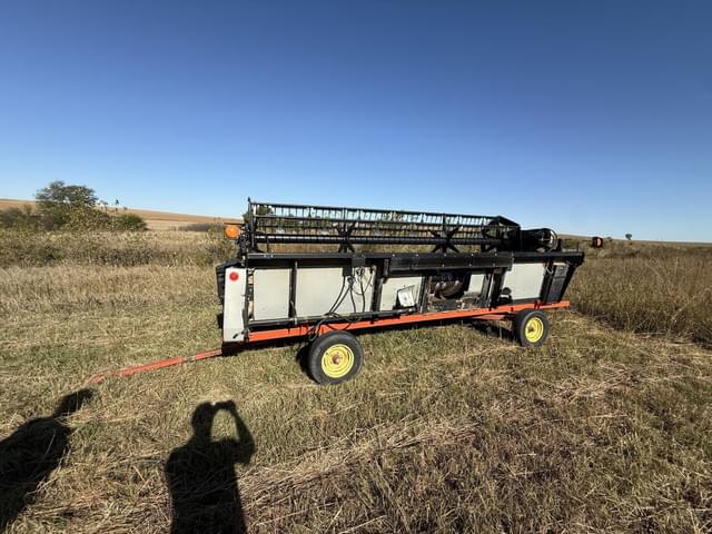 Image of Gleaner 800 equipment image 2