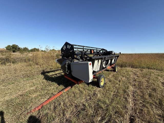Image of Gleaner 800 equipment image 1