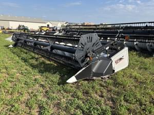 1999 Gleaner 800 Image