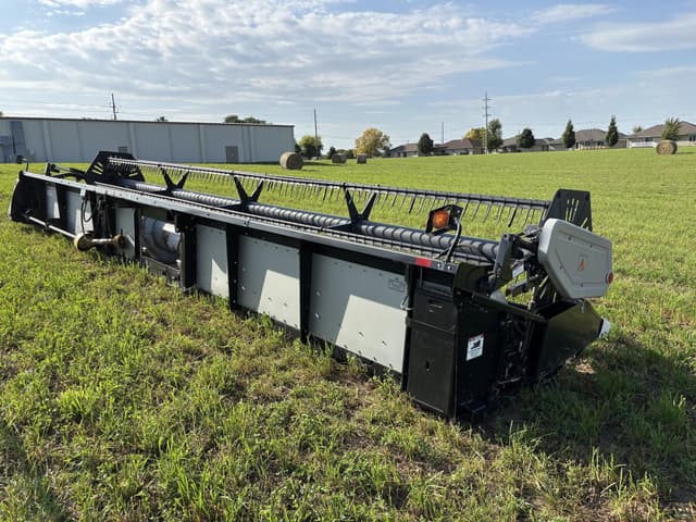 Image of Gleaner 800 equipment image 4