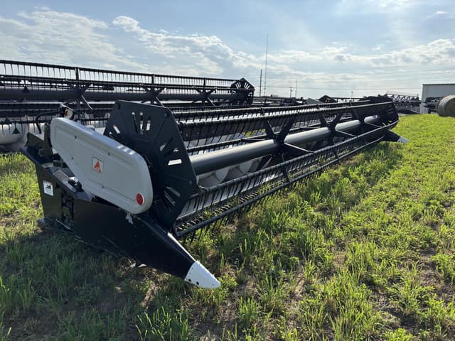 Image of Gleaner 800 equipment image 2