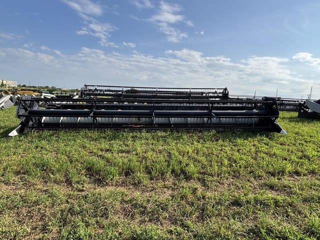 Image of Gleaner 800 equipment image 1