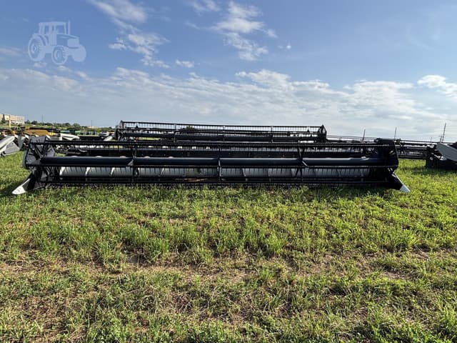 Image of Gleaner 800 equipment image 1