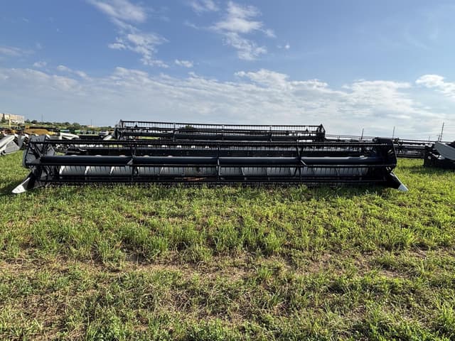 Image of Gleaner 800 equipment image 1