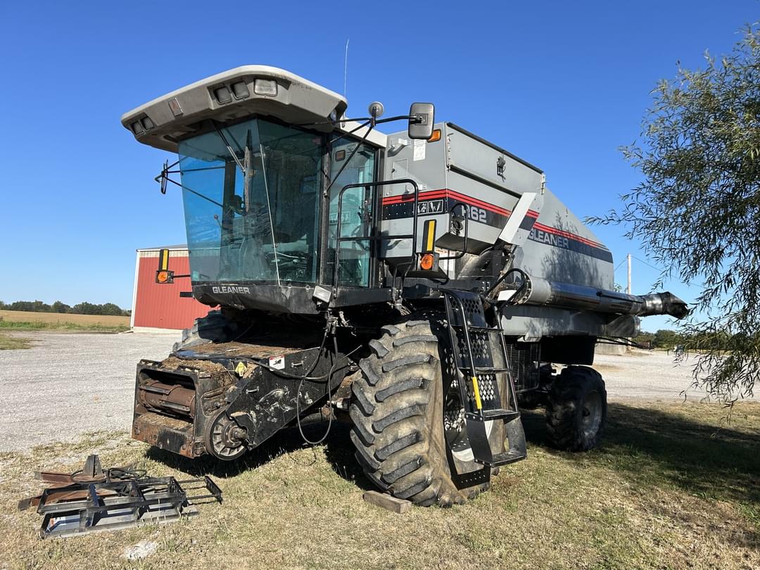 Image of Gleaner R62 Image 0