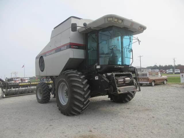 Image of Gleaner R62 equipment image 2