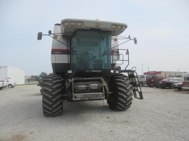 Image of Gleaner R62 equipment image 4