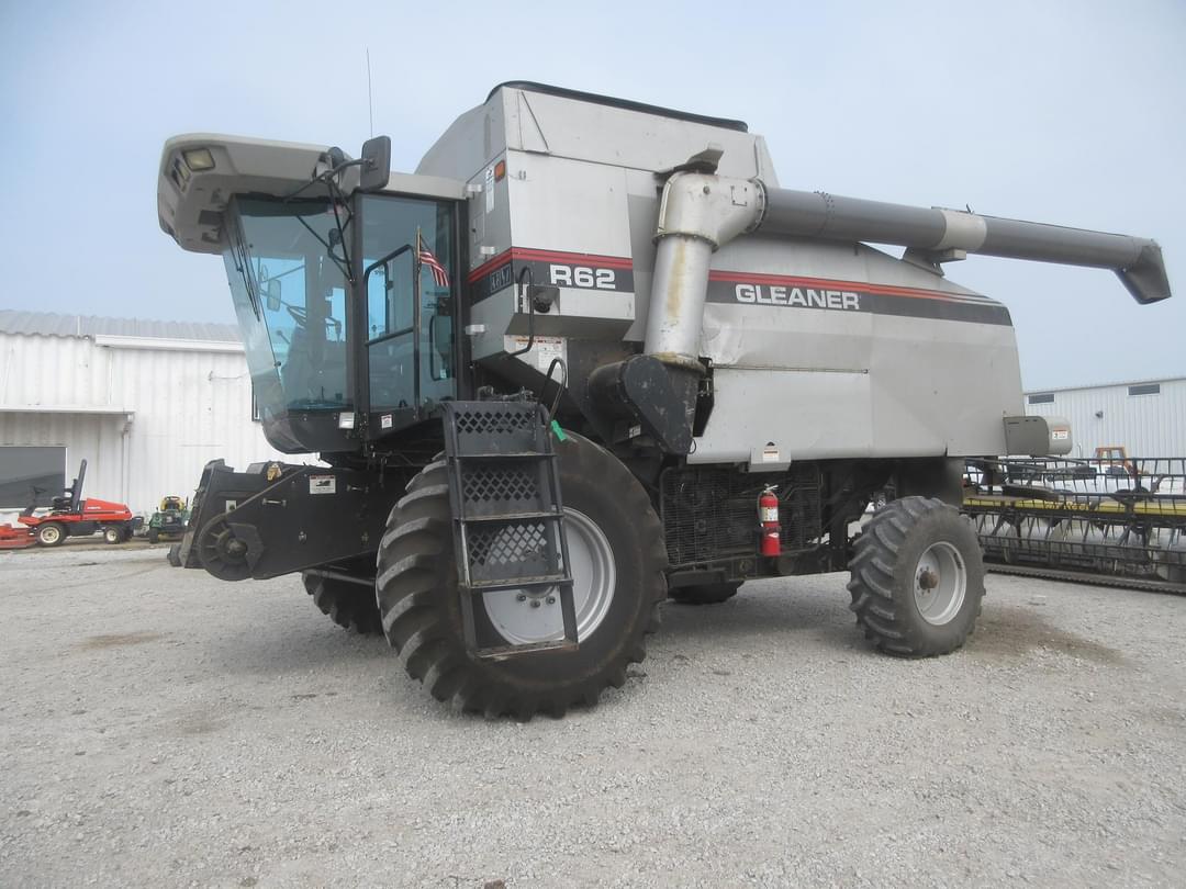 Image of Gleaner R62 Primary image