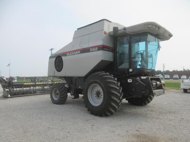 Image of Gleaner R62 equipment image 1