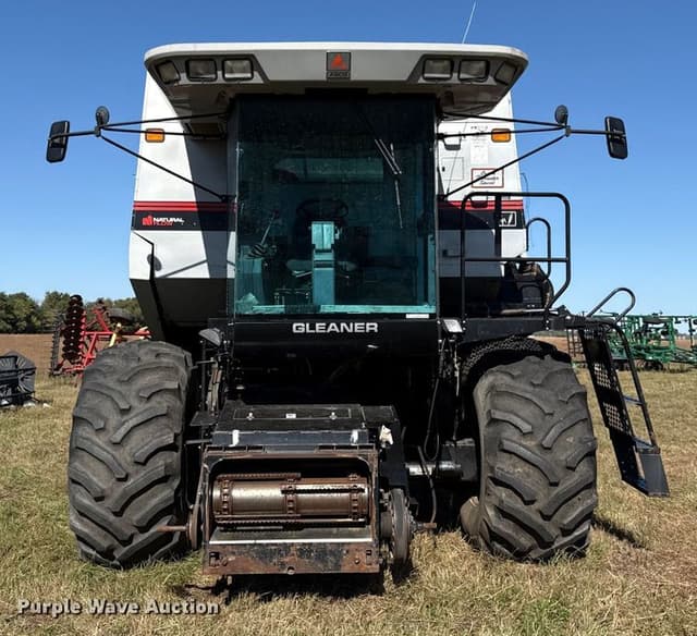 Image of Gleaner R62 equipment image 1