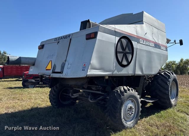 Image of Gleaner R62 equipment image 4