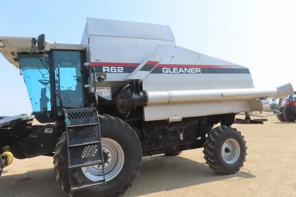 Image of Gleaner R62 Primary image