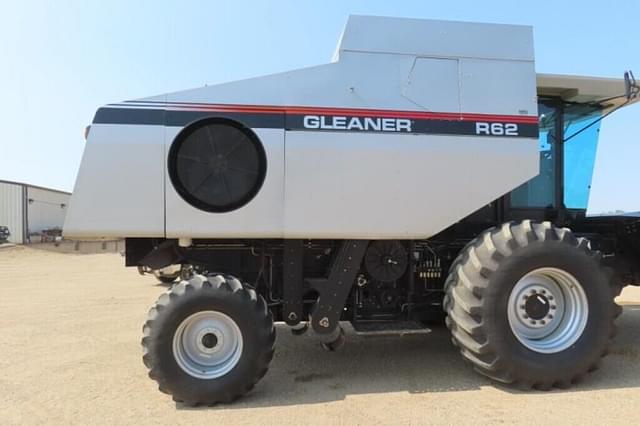 Image of Gleaner R62 equipment image 2