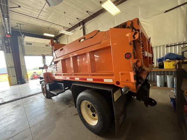 Image of GMC C7500 equipment image 2