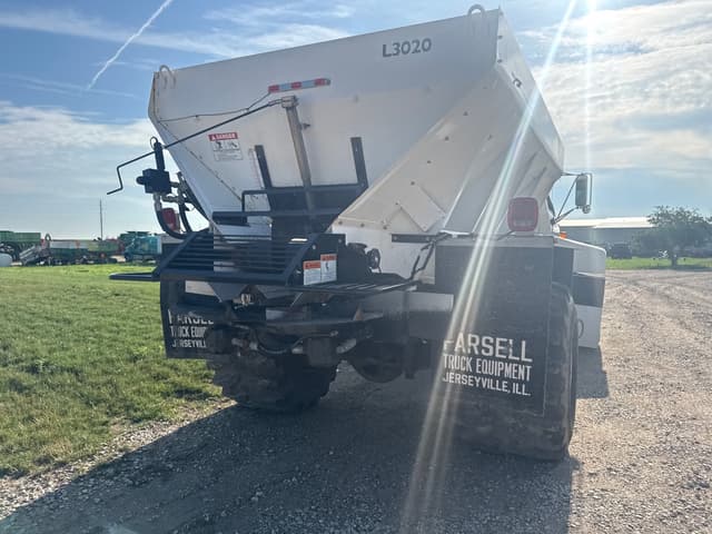 Image of GMC C7500 equipment image 4