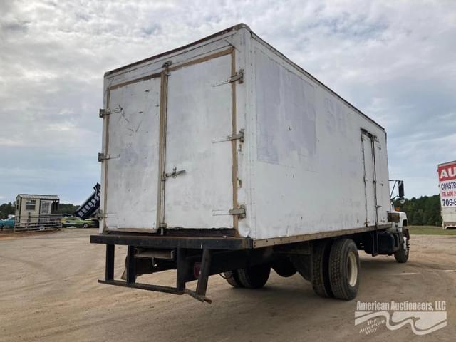 Image of GMC C7500 equipment image 3